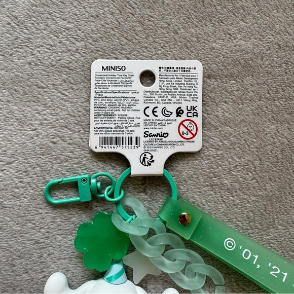 Miniso Sanrio Cinnamoroll Holiday Time Keychain - Picture 5 of 5